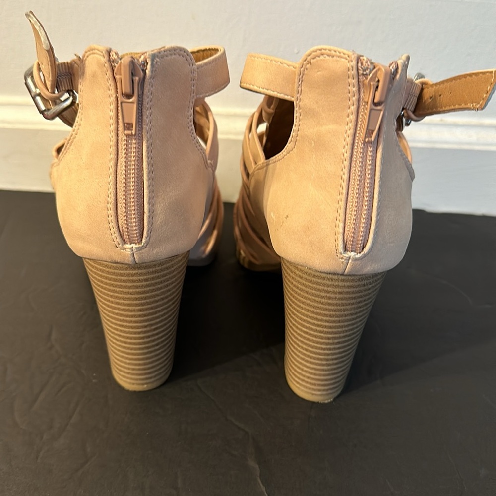Sandal - Picture 3 of 5